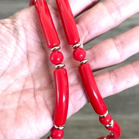 Red and gold tone beaded necklace - Picture 6 of 8